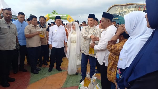 Menteri Dalam Negeri Serahkan secara Simbolis 23.000 Paket Bantuan Presiden   di Kepulauan Riau Ramadhan Fair 2026.