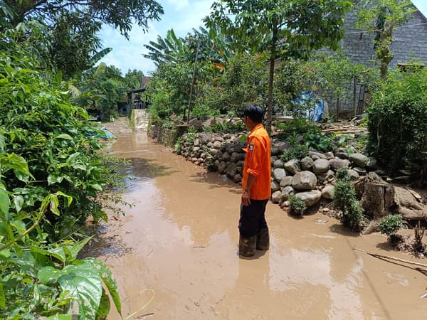 Banjir Lumpur Terjang Glundengan Panti, Lima Rumah dan Akses Jalan Tertutup Endapan 10 Sentimeter