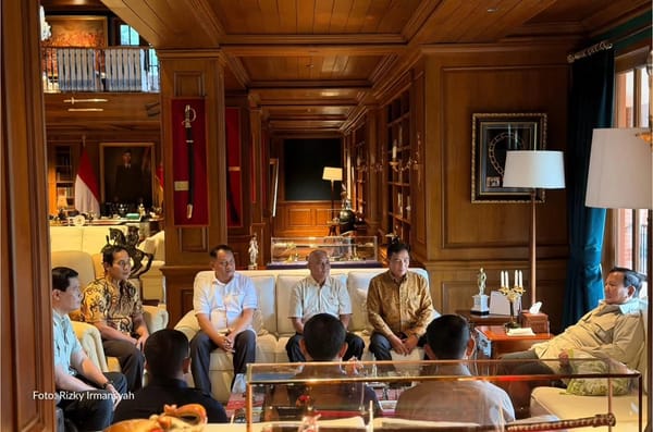 Sedikit Cerita di Minggu Sore: Presiden Prabowo Bersilaturahmi dengan Mantan Ajudan dan Pengawal