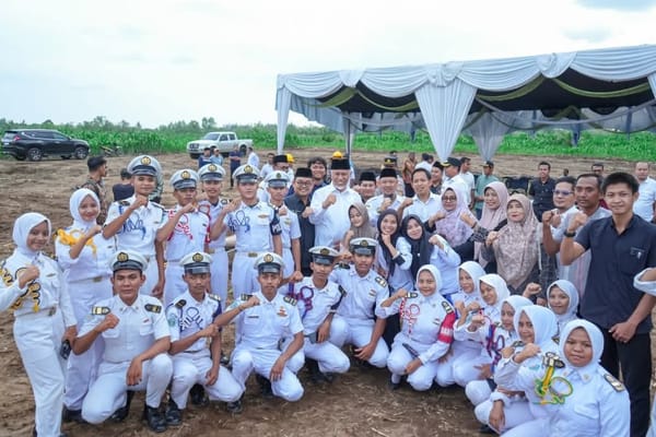 Gubernur Mahyeldi Letakkan Batu Pertama Relokasi SMKN 1 Sasak Ranah Pasisie Kabupaten Pasaman Barat