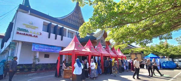 Bazar Murah Ramadhan 1447 H di Kantor Kejari Bukittinggi Diserbu Warga, Bahan Kebutuhan Pokok di Bawah Harga Pasar