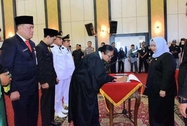 Bupati Kasmarni Lantik 271 Pejabat,Tekankan Jabatan Bukan Sekedar Status