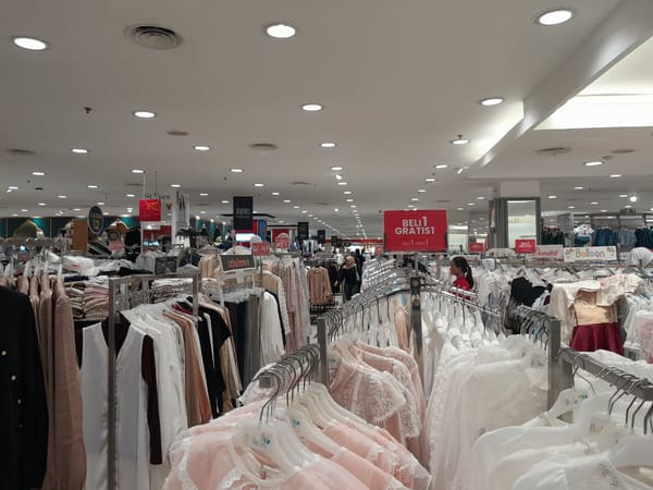 Pekanbaru Diserbu! Warlok Hingga Pelancong Luar Provinsi Padati Mal Demi Berburu Baju Lebaran