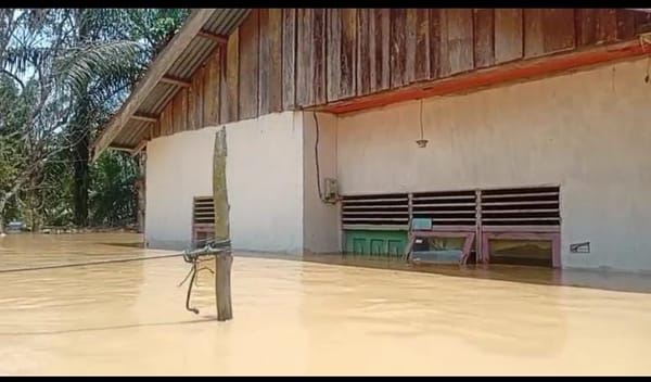 40 Rumah di Tanjung Medang Hulu Kuantan Diterjang Banjir;Bupati Intruksikan Kirim Bantuan
