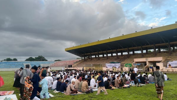 Ratusan ​ Warga Muhammadiyah Padati Stadion Notohadinegoro Jember Shalat Idul Fitri 1447 H