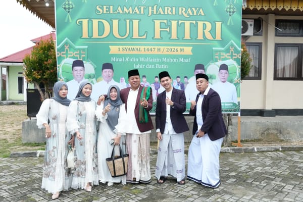 Bupati Kuansing Ajak Masyarakat Jadikan  Idul Fitri Momentum Memperbaiki Diri dan Tingkatkan Kepedulian Sosial