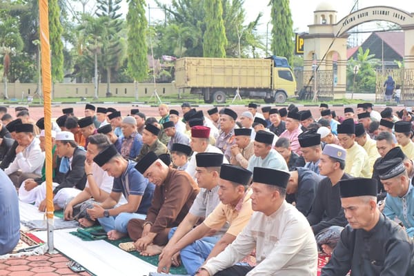 Polres Bengkalis Gelar Shalat Idul Fitri 1447 H, Perkuat Kebersamaan dan Silaturrahmi Sekaligus Bagikan Bibit Pohon