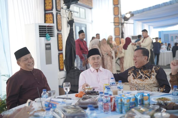 Perkuat Silaturrahmi dan Sunergi Daerah, Bupati Kuansing Hadiri Open  House Gebernur Riau