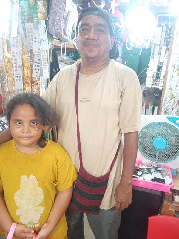 Lebaran di Pasar Youtefa: Saat Sebagian Bersilaturahmi, Ichsan Tetap Mengais Rezeki