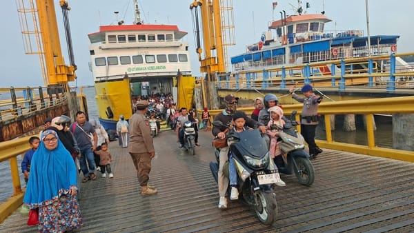 Aktifitas Penyeberangan  Dumai-Rupat Ramai,  Masyarakat Diminta Jaga Keselamatan
