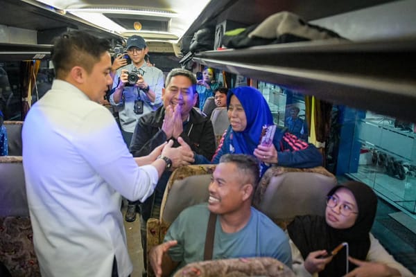 Seskab Teddy dan Menhub Dudy Purwagandhi Tinjau Puncak Arus Balik di Terminal Terpadu Pulo Gebang