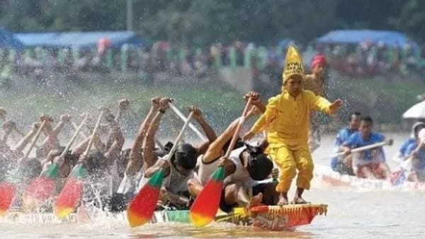 Ketua Komisi III DPRD Kabupaten Kuansing Maulana Imam Saleh Buka Pacu Jalur Pulau Panjang Inuman