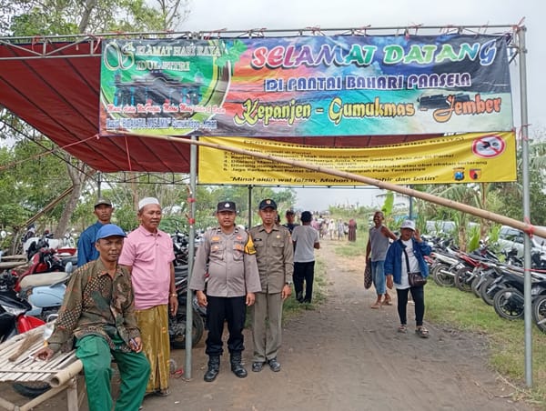 Aparat Gabungan Pantau Keamanan Pantai Kepanjen Jember Antisipasi Lonjakan Wisatawan