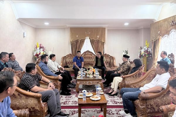 Menteri Hukum Tiba Di Padang, Resmikan Posbankum Desa se-Sumatera Barat