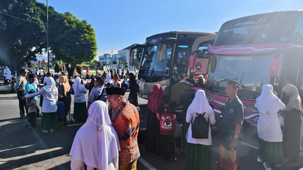 Hemat Biaya dan Tenaga, Wali Santriwati Rasakan Manfaat Nyata Program Pemkab Jember