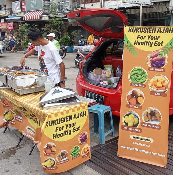Kukusien Ajah: Irfan Mengukus Rezeki Pagi Hari di kota Pontianak