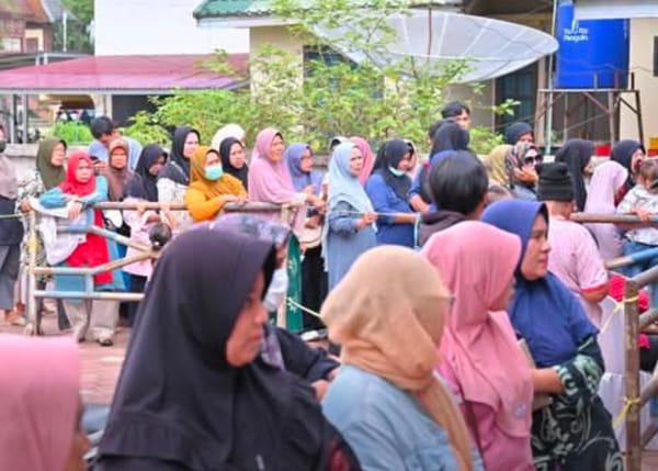 Ratusan Warga Serbu Pasar Murah Pemko Payakumbuh, Harga Turun hingga 30 Persen