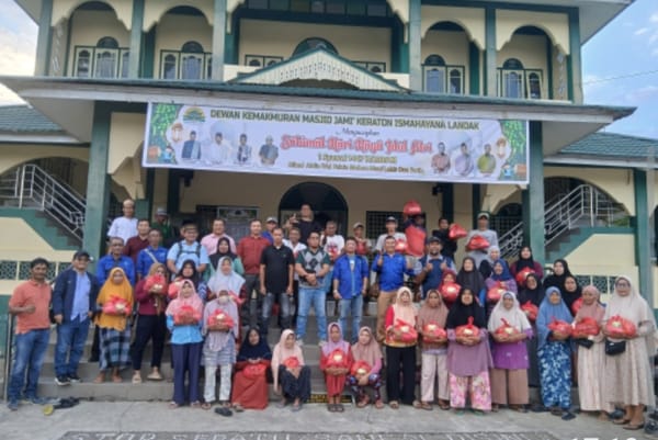 IWO Landak dan HPI PALM OIL UNIT Bagikan Sembako untuk   Dhuafa