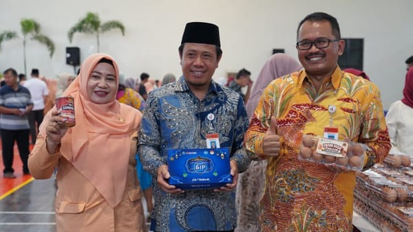 Bantu Kesejahteraan Karyawan, Polije Salurkan 1.060 Paket Sembako Murah