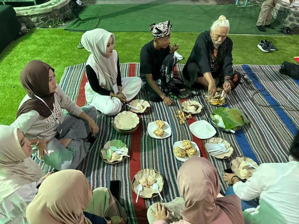 Tradisi Setiap 7 Syawal, Makan Ketupat Masal Warga Boyolangu Banyuwangi