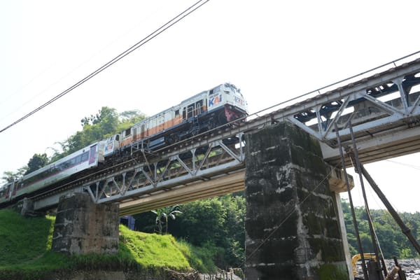 Menjaga Rel di Atas Arus Deras: Cerita di Balik Penguatan Jembatan BH 1109