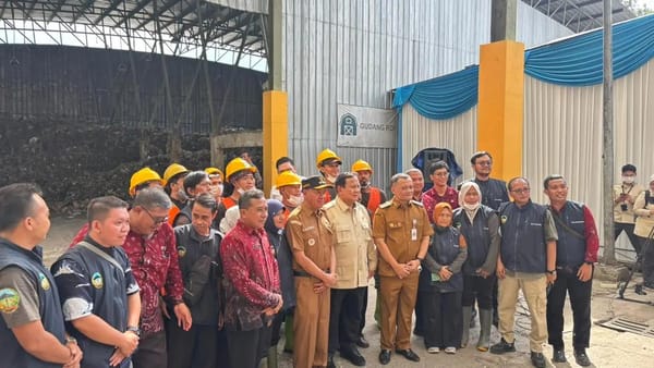 Presiden Republik Indonesia Prabowo Subianto Meninjau Pengelolaan Sampah Terpadu di Banyumas