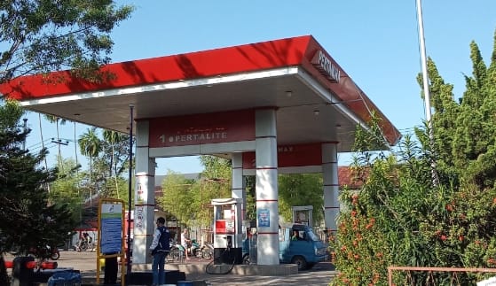 Isu Kenaikan BBM Picu Antrean di SPBU Pontianak, Polisi Imbau Warga Tak Panic Buying