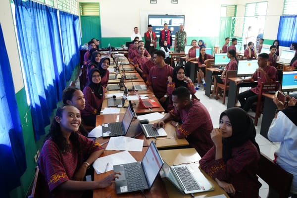 Kunjungi SMA Siwalima, Wakil Gubernur Maluku Motivasi Siswa dan Hadirkan Marsekal pertama TNI Dr. Anton Pallaguna