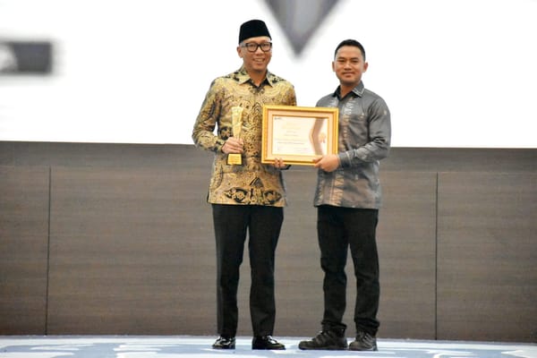 Sebagai Tokoh Penggerak Ekonomi Agrikultur dan Ketahanan Pangan Nasional di Daerah, Gubernur Mirza Terima KWP Award 2026
