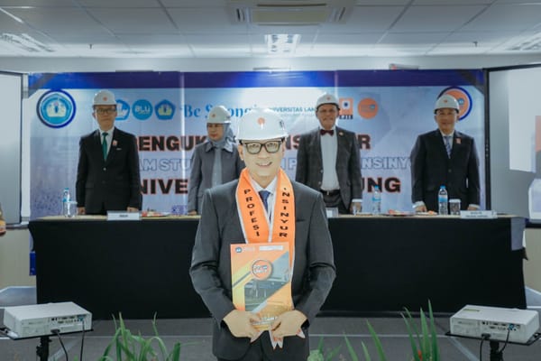 Dengan IPK 3,88, Gubernur Mirza Jadi Wisudawan Terbaik Program Profesi Insinyur Unila