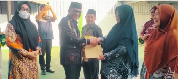 Serahkan 57 SK Kenaikan Gaji Berkala, Kemenag Tikep Tekankan Kinerja dan Integritas ASN