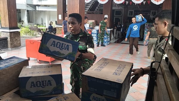 Peran Aktif Kodim 1501/Ternate dalam Mendukung Pendistribusian Logistik ke Pulau Batang Dua
