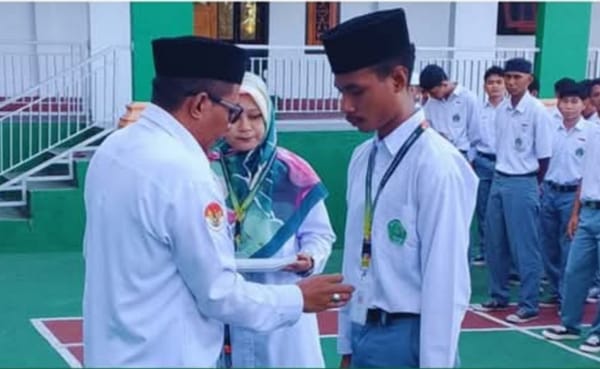 Kakan Kemenag Tikep Tekankan Kejujuran dan Integritas Saat Buka Ujian Madrasah