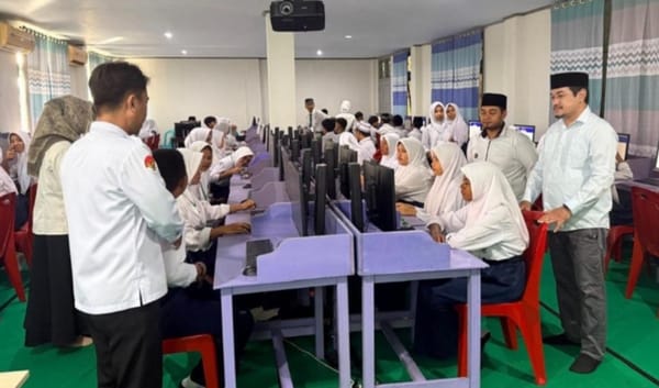 Kakan Kemenag Morotai Pantau TKA di MTs Negeri 1, Pastikan Ujian Berjalan Lancar