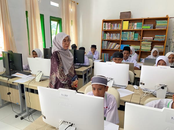 Pastikan TKA Berjalan Lancar, Kasubbag TU Kemenag Ternate Pantau Pelaksanaan di Sejumlah Madrasah