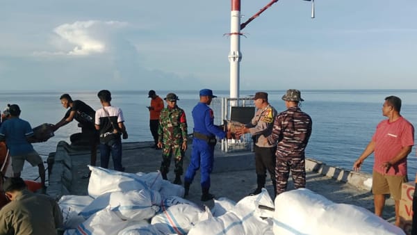 Satgas Gulbencal Terima Bantuan Kemanusiaan Tahap III Untuk Warga Terdampak Gempa Bumi di Batang Dua