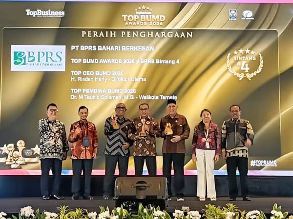 Walikota Ternate Terima Penghargaan Sebagai Top Pembina BUMD 2026