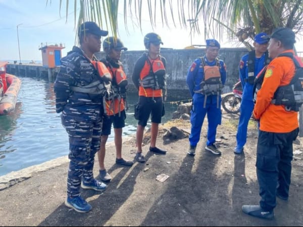 Dihantam Gelombang, Longboat Berpenumpang 8 Orang Terbalik di Perairan Depan Selat Lebeno Halmahera Utara