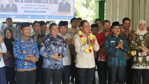 Moment langka dan Penuh Antusias, Wamenko Pangan Ajak Siswa MAN 2 Pekanbaru Ambil Peran Strategis