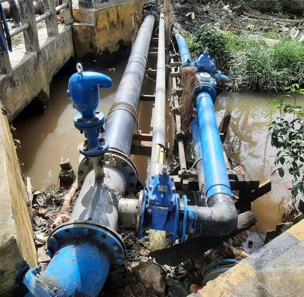 Tingkatkan Layanan, PAM Bandarmasih Lakukan Rehab Jembatan Pipa di Jalan Pangeran