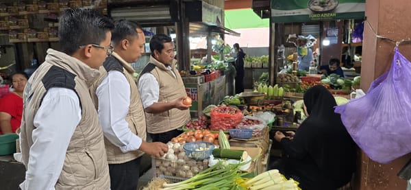 Tim Satgas Pangan Polda Kalsel Lakukan Pengecekan Rutin di Pasar Kuripan, Pastikan Stok dan Harga Pangan Aman