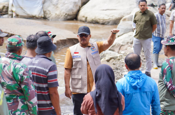 Rawan Bencana: Pemerintah Pastikan Pemasangan Pondasi Jembatan Rangka Baja Wih Porak