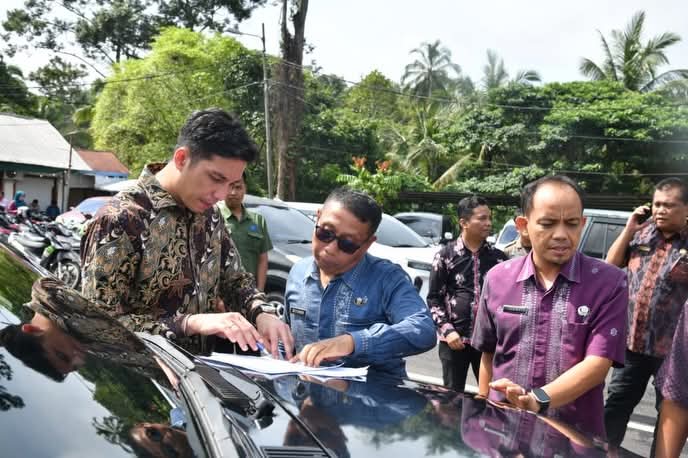 Cegah Risiko di Jalan, Wali Kota Sawahlunto Turun Langsung Cek Kendaraan Dinas