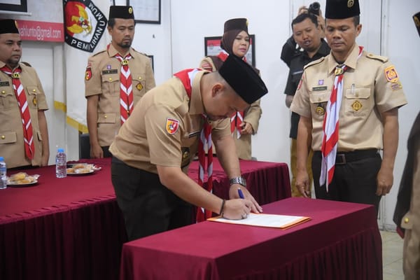 Wawako Sawahlunto Lantik Saka Yogaswara KPU, Perkuat Literasi Demokrasi Generasi Muda