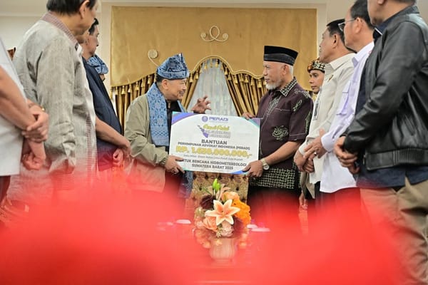 Gubernur Mahyeldi Terima Bantuan Rp1,6 M dari PERADI untuk Mendukung Pemulihan Fasilitas Umum Terdampak Bencana di Sumbar