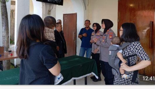 Polres Metro Jakarta Timur Kunjungi Sejumlah Gereja Di wilayah Polsek Ciracas