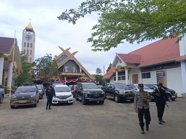 Di Balik Sunyi Jumat Agung, Ada Mereka yang Menjaga Ketenangan