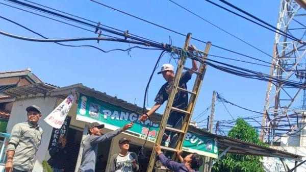 Dinas PUPR Depok Turunkan Kabel Udara Sepanjang 2,8 Km di Jalan Radar Auri Cimanggis