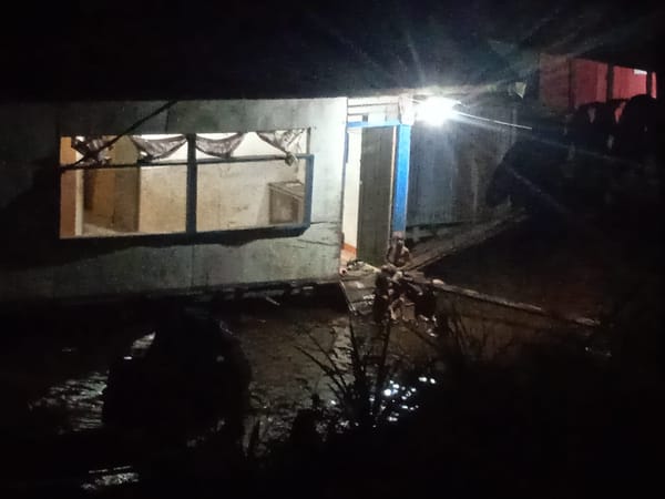 Dua Pekan Terendam, Warga Danau Sentani Bertahan di Tengah Air yang Tak Kunjung Surut