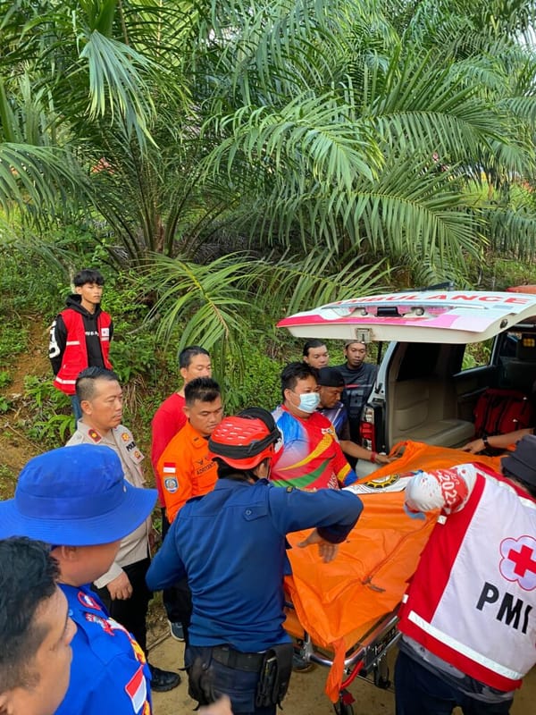 DRAMATIS! Evakuasi Dini Hari di Sekadau, Tim Gabungan Tembus Medan Ekstrem Angkut Korban Helikopter PK-CFX